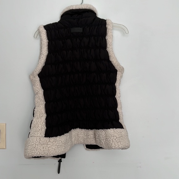 Calvin Klein puffer women’s vest size Large - Picture 5 of 6
